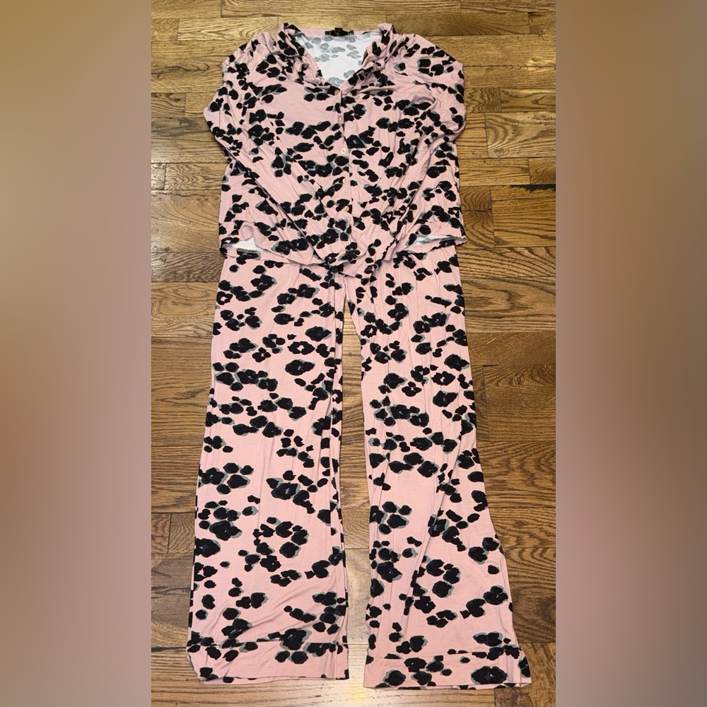 Missguided. Pink Leopard Viscose Pajama Set. Size 6.